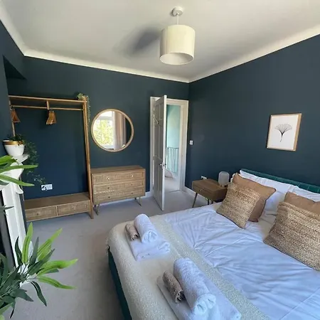 3-bed Luxe Townhouse Gem. Escape In Style! Apartment *